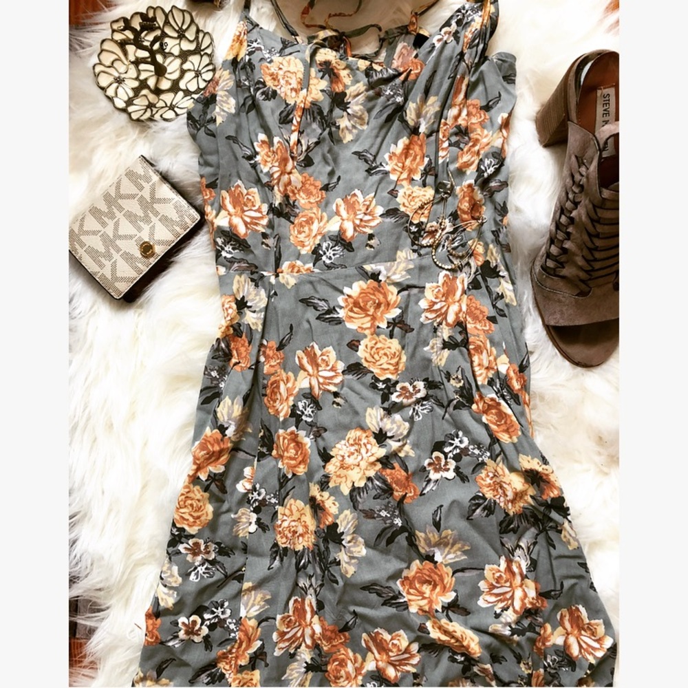 🔴SOLD🔴 F21 Floral Dress 🌼 - Picture 1 of 6